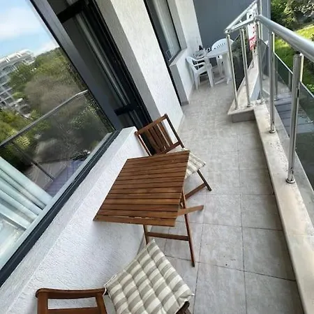 Seaside Oasis * Golden Sands